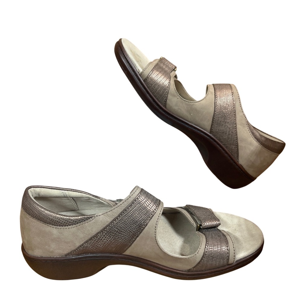 Strive CH4079 Sandal Womens 7 Grey Good Leather Metallic Straps Wedge